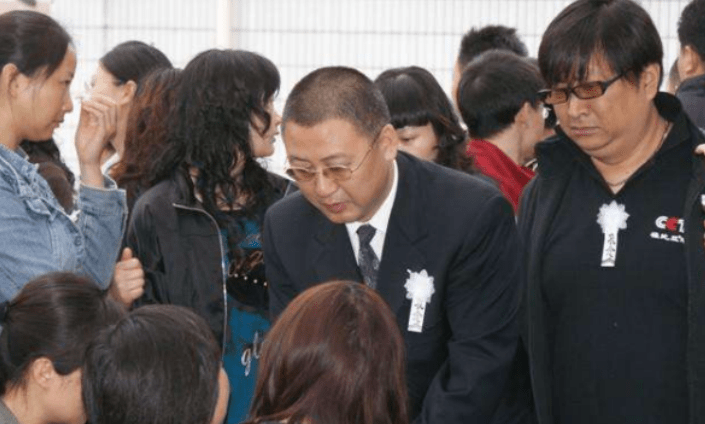 那位嫌当市长不赚钱,辞职经商的樊建川如今怎么样了?_父亲_生活_军人