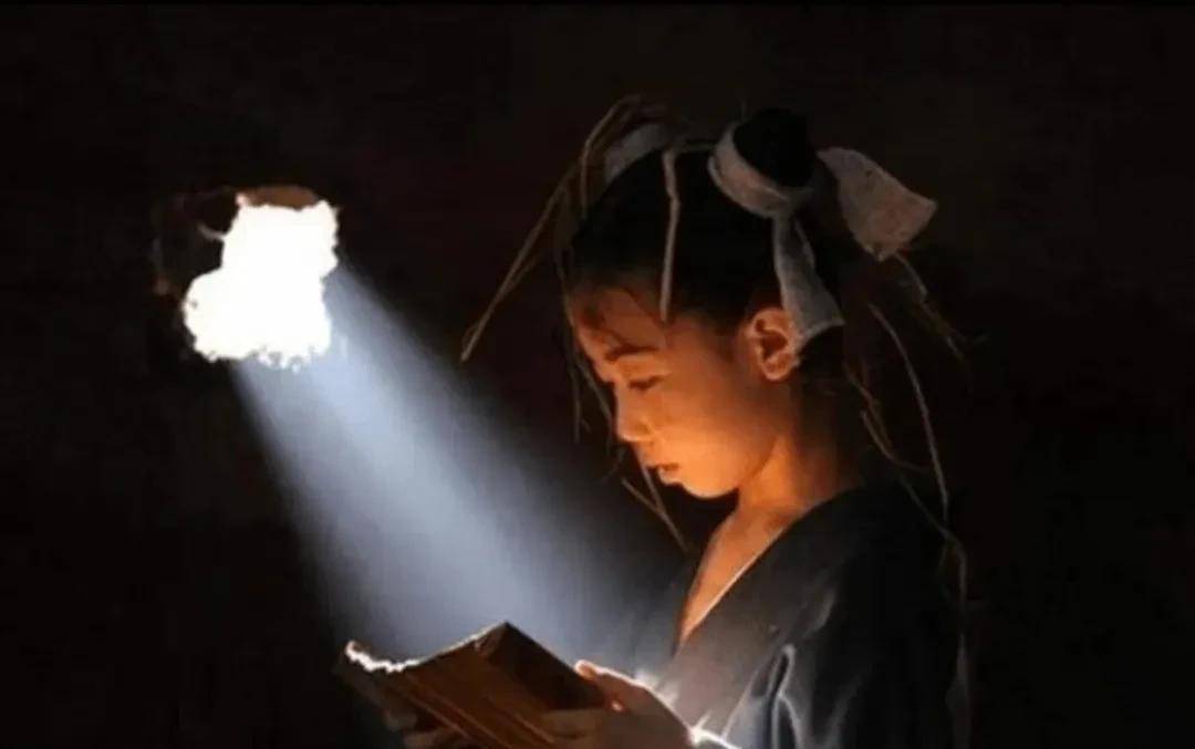 在古代夜晚没有电,人们的夜生活都怎样度过呢?