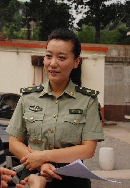 谭晶的母亲是山西侯马文工团的歌唱演员,受母亲的熏陶,谭晶1岁多的