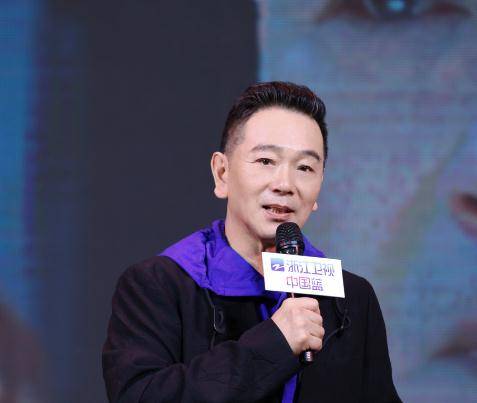 两人结婚35年来,张晨光一直都是0绯闻的,很疼爱妻子,从他"抠门"这一点