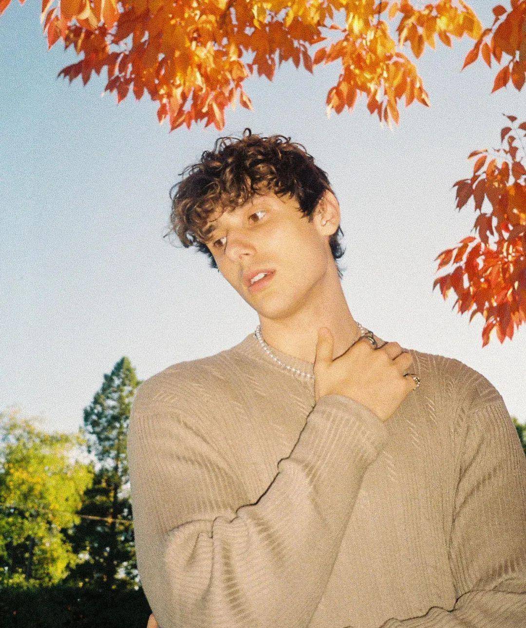 00后美国男歌手突出重围,一个明星的诞生_单曲_rapper_音乐