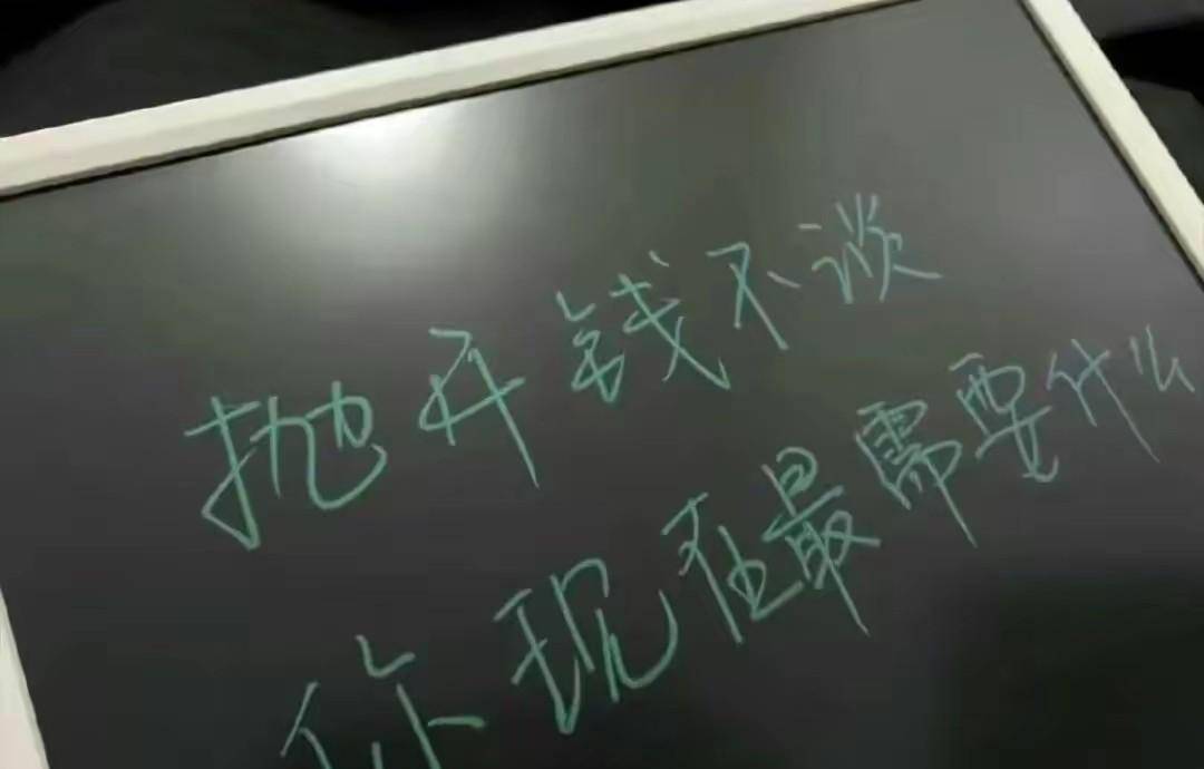 原创
            二婶给我介绍对象，我看了照片就直接拒绝了，这手哪是掰玉米的料4