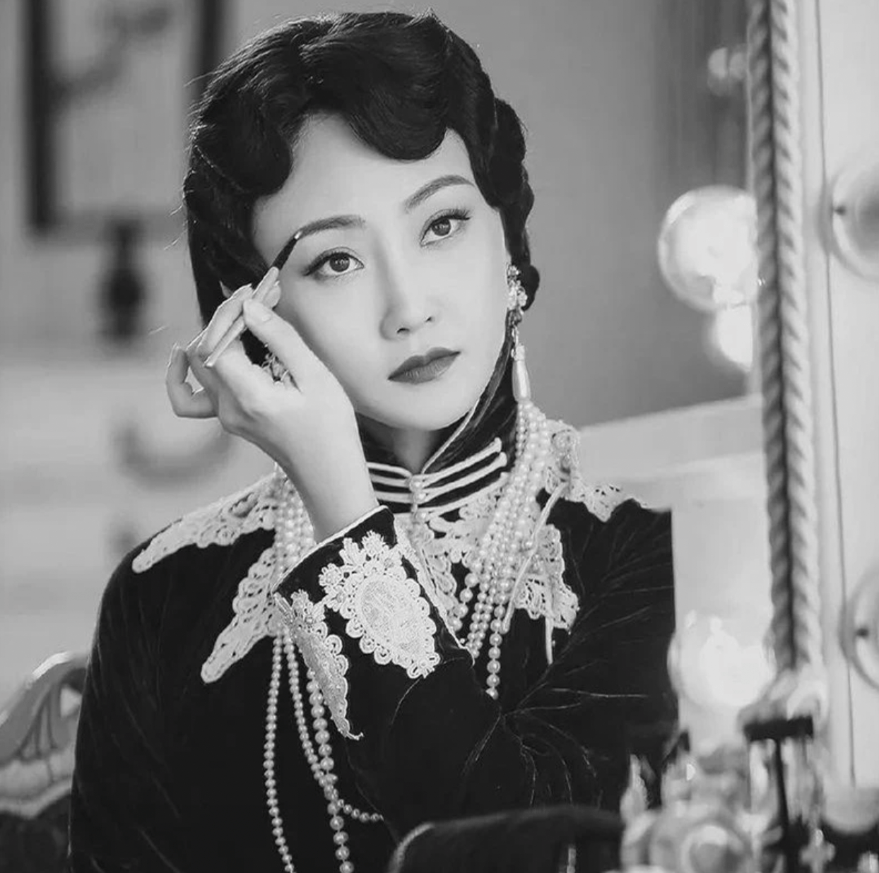 民国名媛,与军官私奔,晚年沦为佣人想见儿子,儿子骂道:你不配_陈芝秀