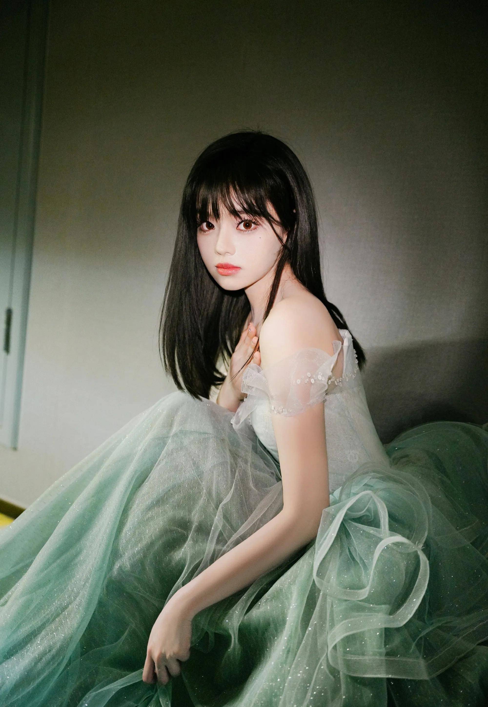赵丽颖端庄状态好,宋轶宋祖儿甜美可人 女明星春晚颜值大赏