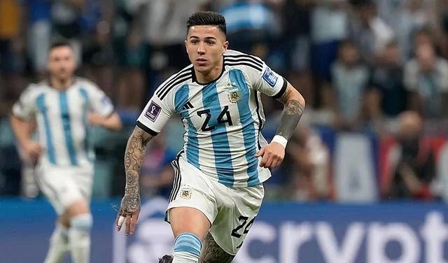 2),卡利杜·库利巴利(38),卡尼·丘奎梅卡(18),皮埃尔-埃默里克