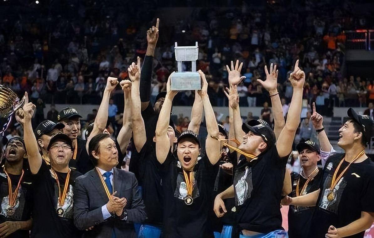 夺冠素材让球迷觉得新疆主场赛程不利_杜锋_西热力江_1