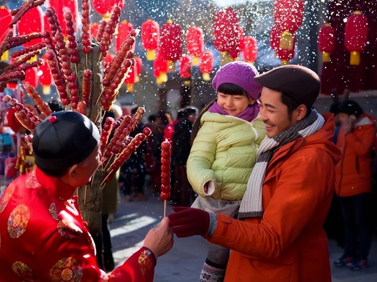 南方宝妈带娃北方过年,按南方习俗发红包,北方娃打开红包尴尬了