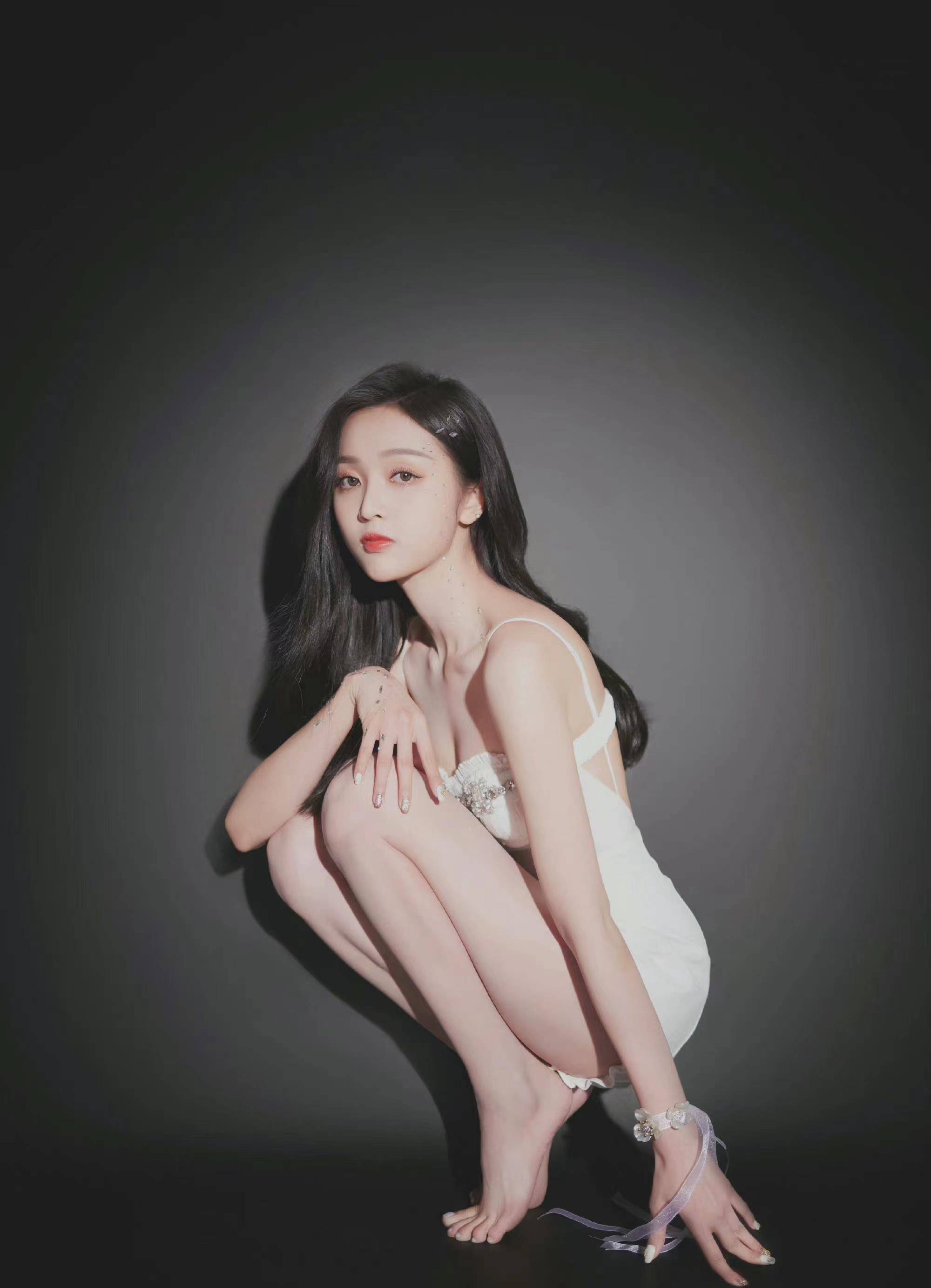 吴宣仪,身材高挑的阳光女孩,"女团腿"太绝了!_能量_魅力_笑容