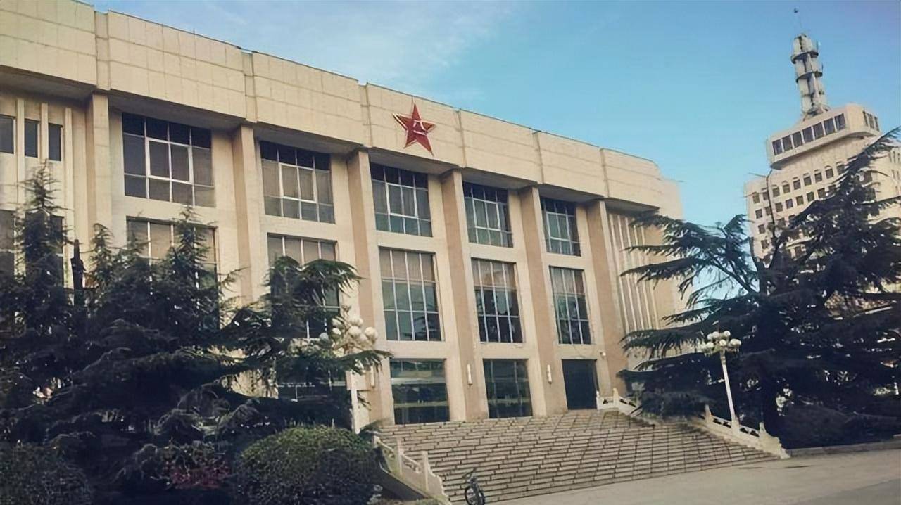 什么级别的军官才可以入住军区大院_部队_军人_条件