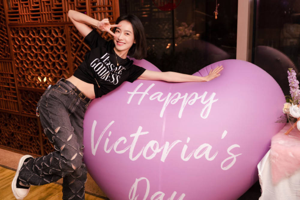 宋茜36岁生日美照曝光,一岁生长期,好运兔"钱"笑容甜美少女感十足!