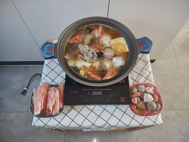 一口锅解决烹调厨具问题帝伯朗Century城际系列八合一浮雕多用锅