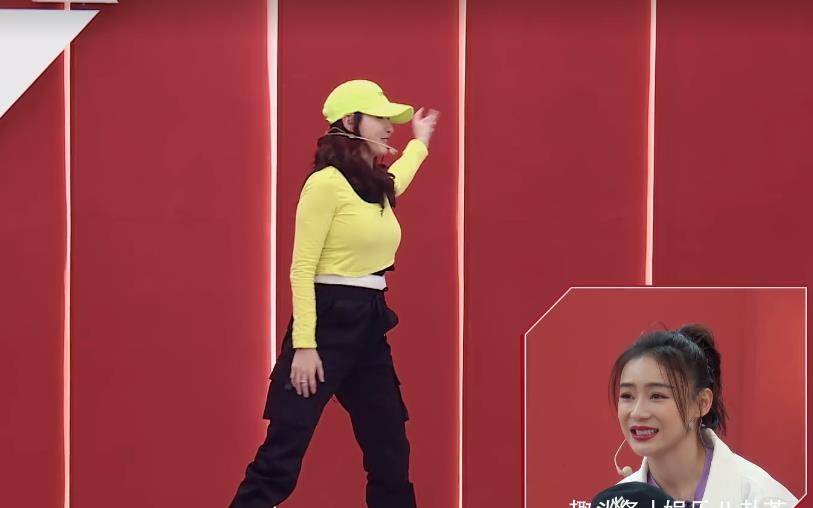 跳舞的时候,所有姐姐一脸嘲讽表示不屑,唯有一人热情对待_张馨予_网友