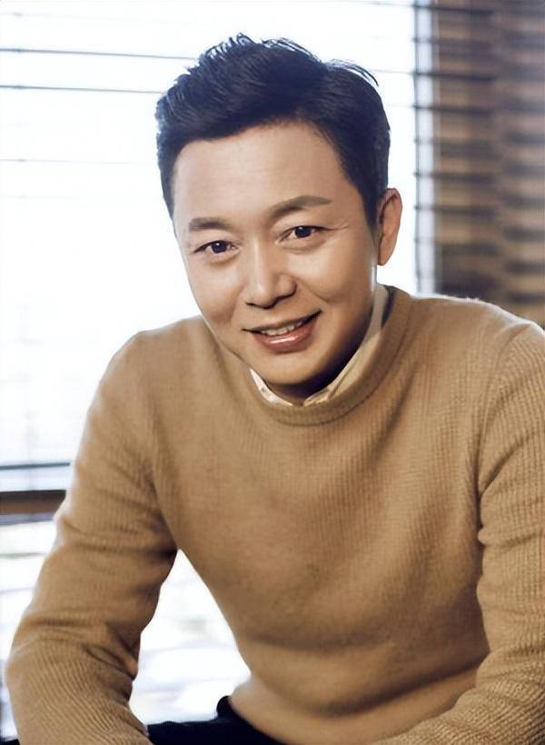 《琅琊榜》,得益于多年的演戏经验,他一出,就让观众们直呼:这才是演员