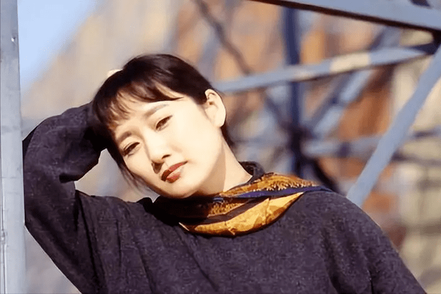 王刚娶小20岁娇妻,曾离婚2次和现任网恋3个月,14岁儿子如今高大壮实