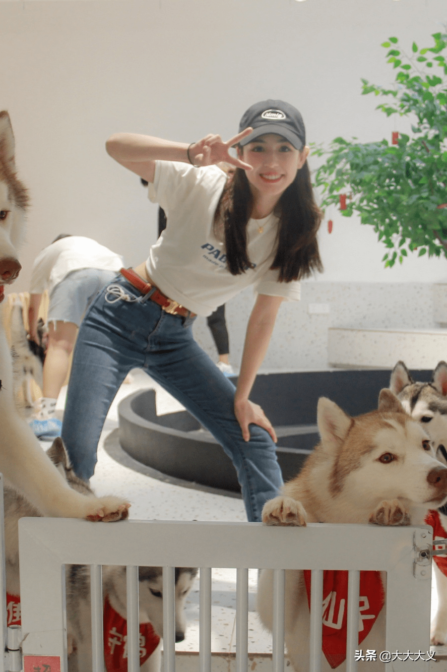 西域第一美女—哈妮克孜 网友:丝袜写真这啥时候拍的 还有牛仔裤_舞蹈