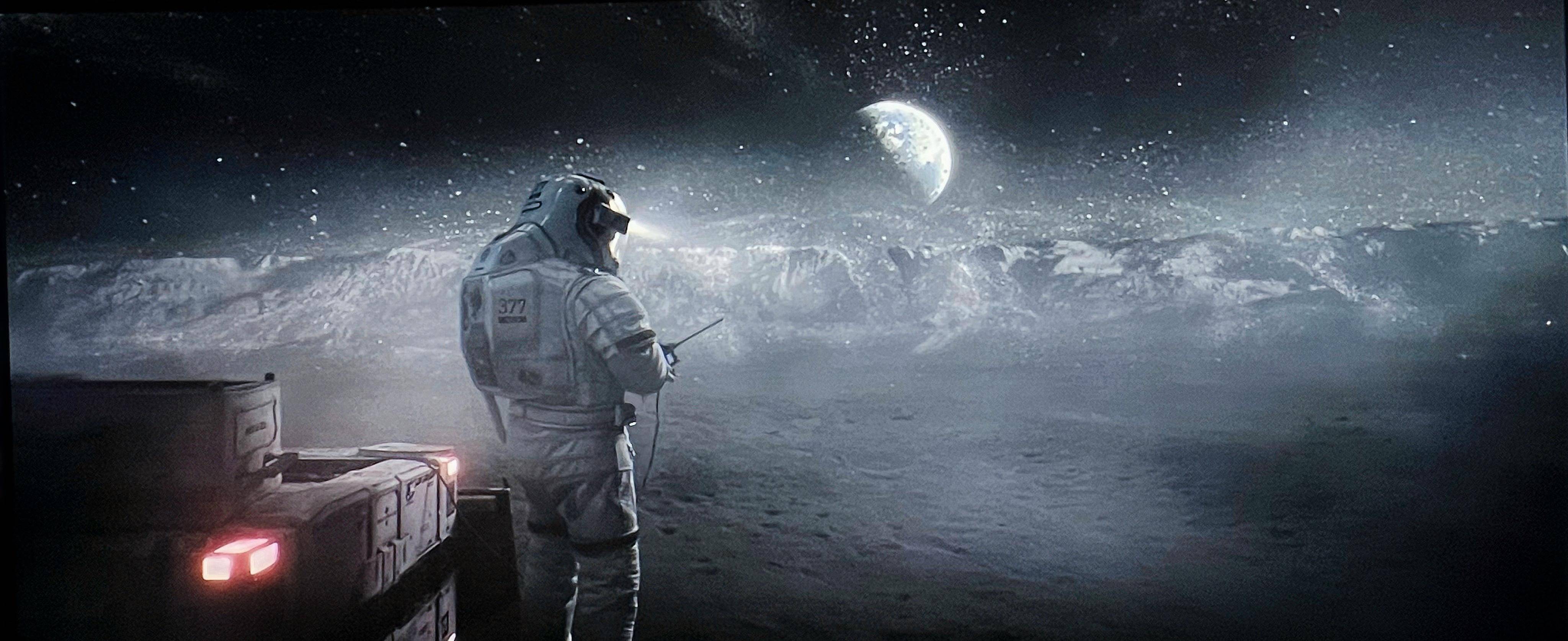 单日票房逆势夺冠,《流浪地球2》踹飞国产科幻电影的大门!