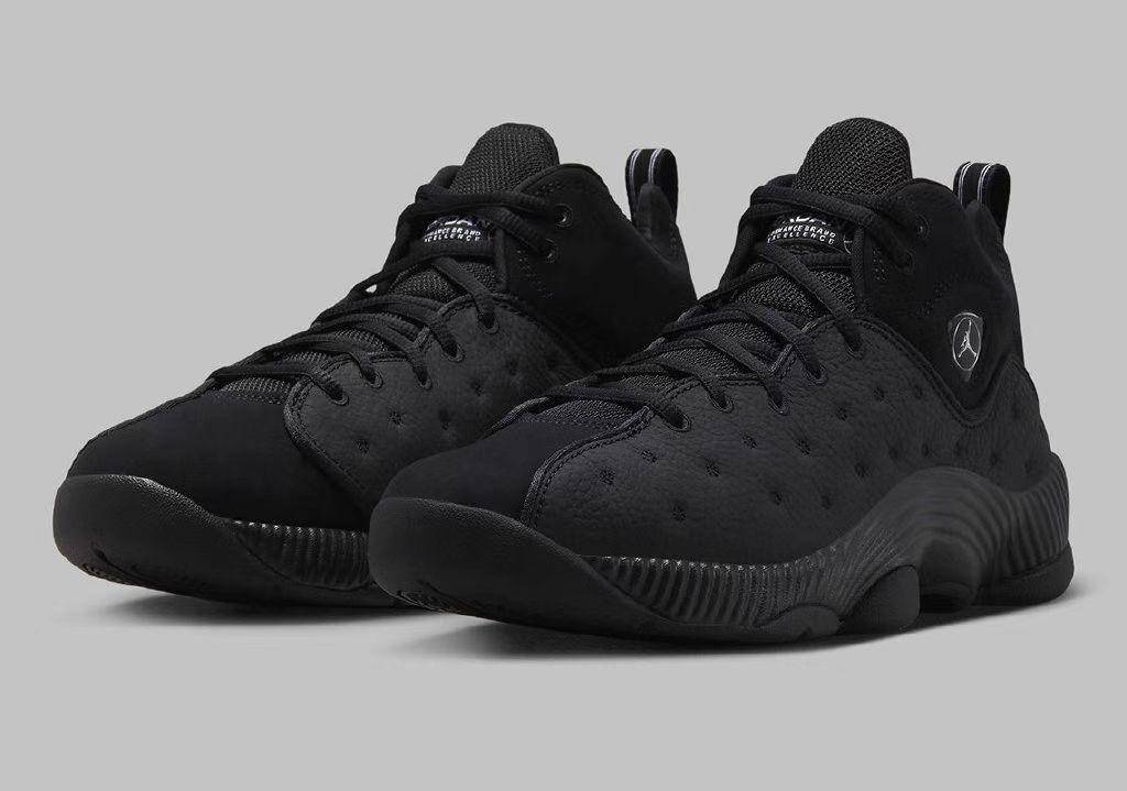 jordan的经典团队鞋, jumpman team ii迎来了一个新配色,纯黑涂装