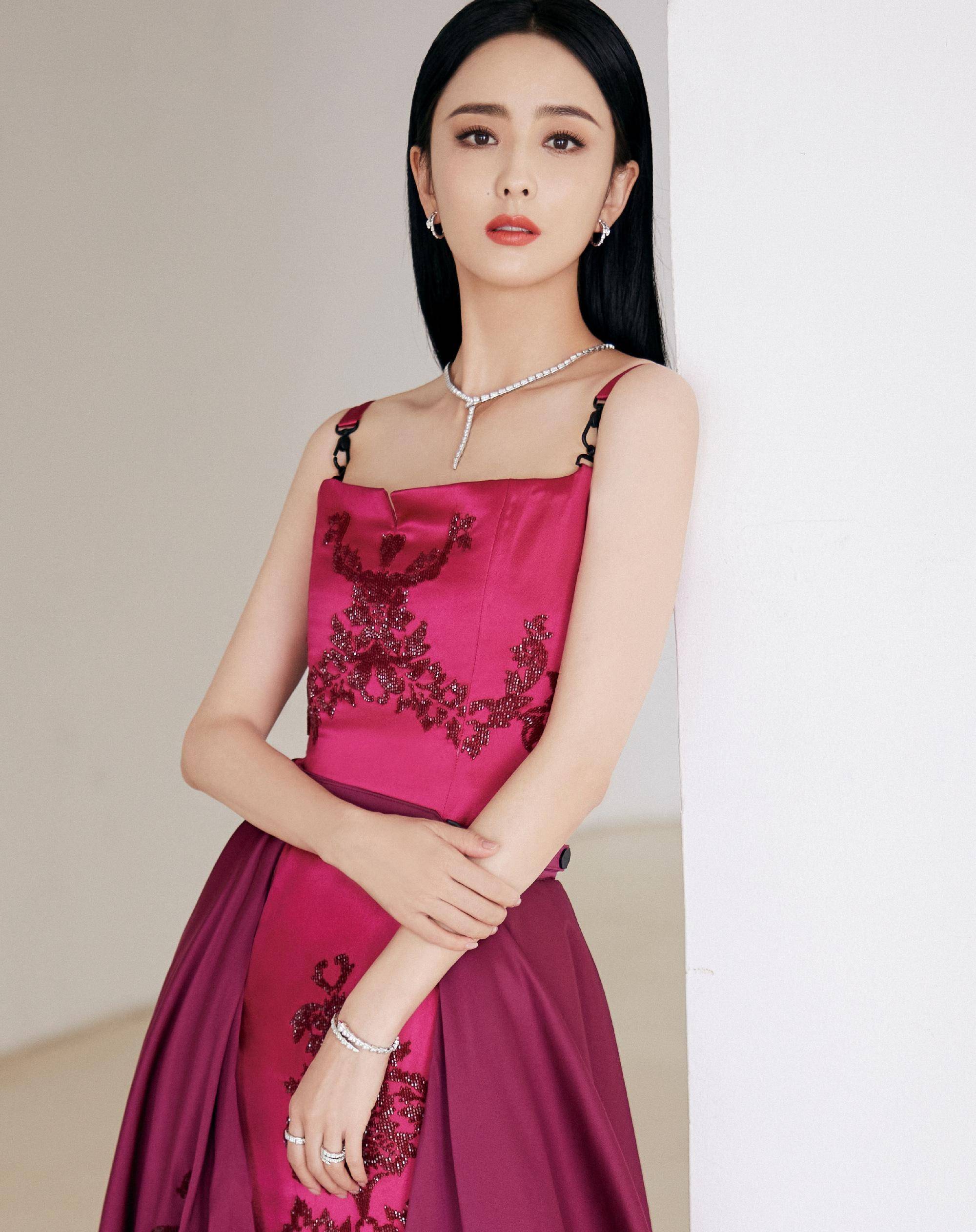 明星图集:刘亦菲,杨幂,杨颖,关晓彤,佟丽娅,林允!_时尚