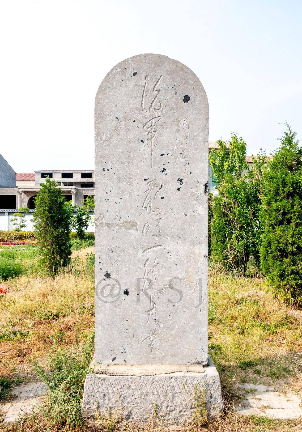 原陽縣現有周亞夫墓,在原武鎮小村南,墓冢高大,翠柏成林,俗稱