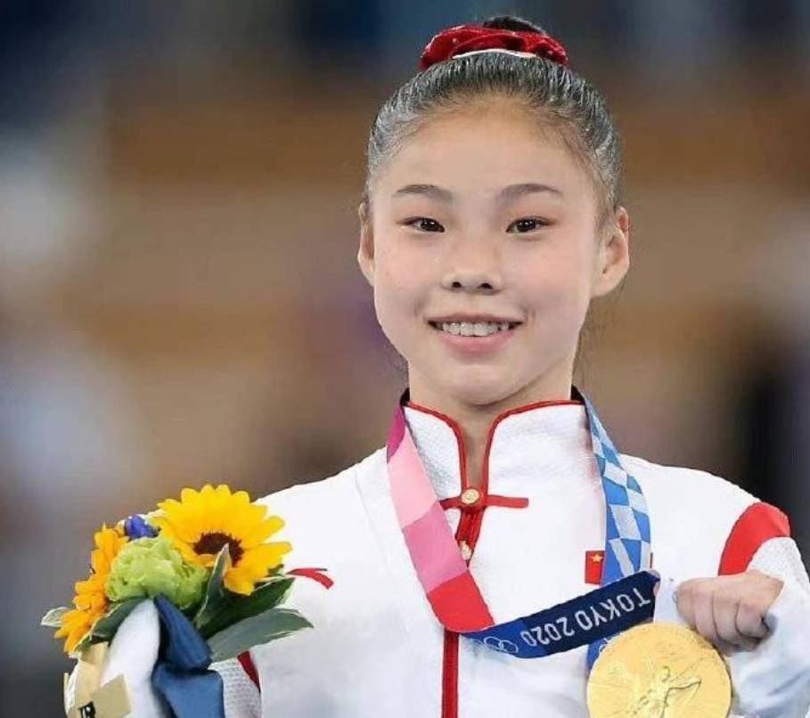 16岁奥运冠军大秀舞蹈,却被网友指不务正业,霸气回怼_管晨辰_质疑