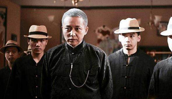 2016年,在传奇史诗剧《远大前程》中饰演了张万霖一角,这两个角色都是