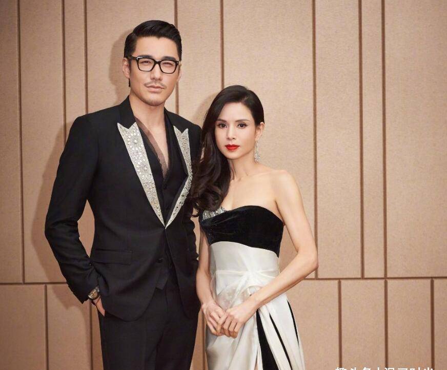 焦恩俊晒与李若彤合照:明明是同龄,如今你还年轻,我却成大叔!