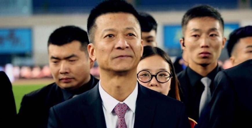 权健束昱辉:索萨要走威胁球队,错过两大牌,队中一人获新帅点赞_赛季
