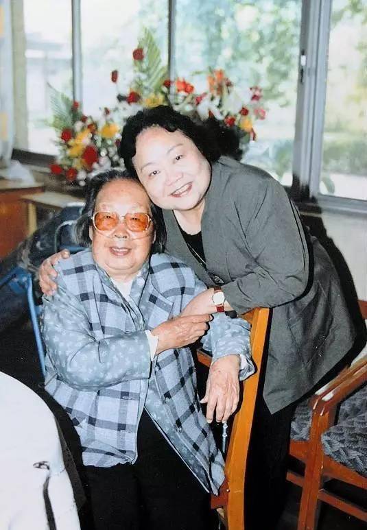 唱《洪湖水,浪打浪》的王玉珍,已经85岁了,近况如何?_韩英_歌剧_电影