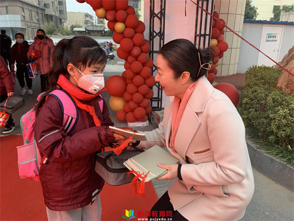 徐州市王杰小学:"童心永向党,唱响新时代乐章"开学第一课活动_祖国