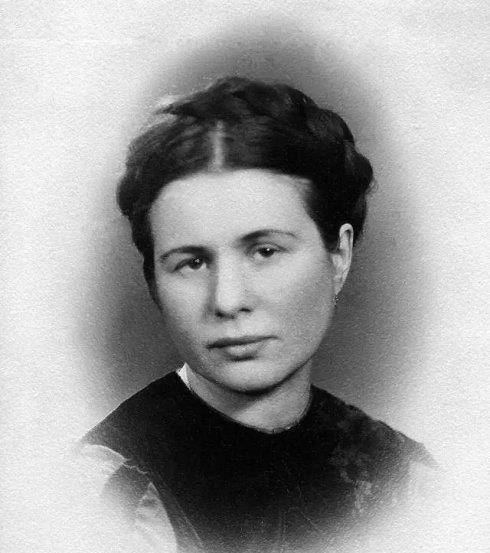 森德勒(irena sendler)1910年生于波兰,父亲是一位医生,父母自小就