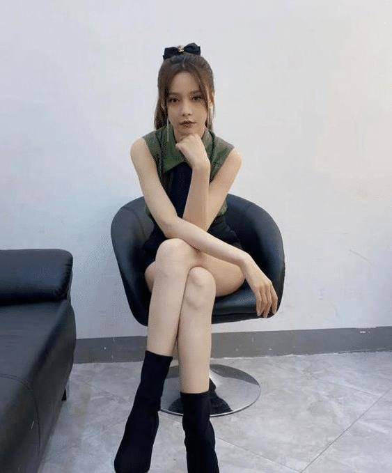 沈梦辰性感时尚穿搭惹眼,诠释教科书级别穿搭_西装_颜色_小伙伴