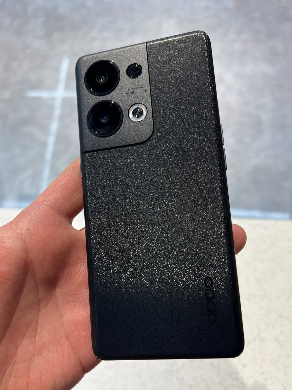 要换机的话,首先要避开8gb运行内存的手机,尽量选大内存的,像是oppo