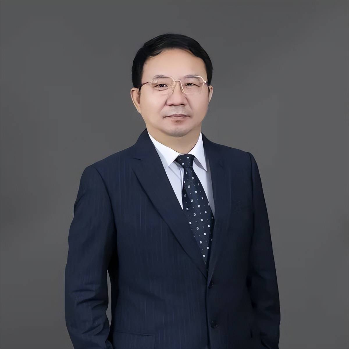 大學副校長,海南省南繁協會會長,海南省園藝學會理事長曹兵學術導師