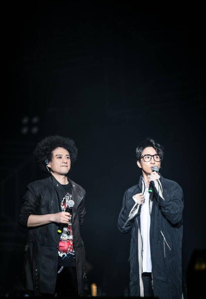 赵英俊刚走,好友薛之谦却店里娱乐,娱乐圈友谊真看不懂_薛志谦_赵帅