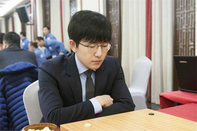 6日围棋赛事 杨鼎新力克柯洁 李轩豪胜出 唐韦星不敌金志锡