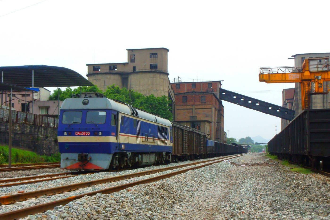 重庆铁路枢纽的中梁山车站_线路_电气化_机车
