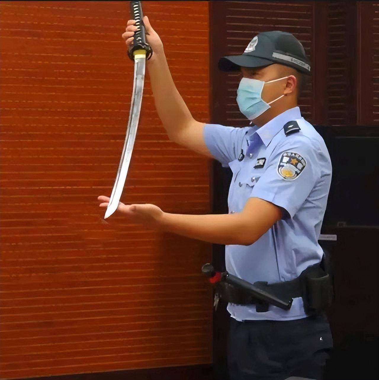 13岁儿子考18分被爸爸刺死 打骂并不能让孩子成绩变得更好!