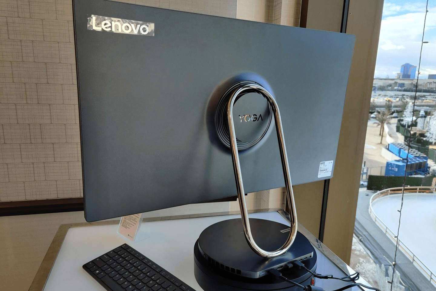 联想新款yoga aio 9i一体机亮相ces:32英寸大屏,优雅外观_pcmag_杜比