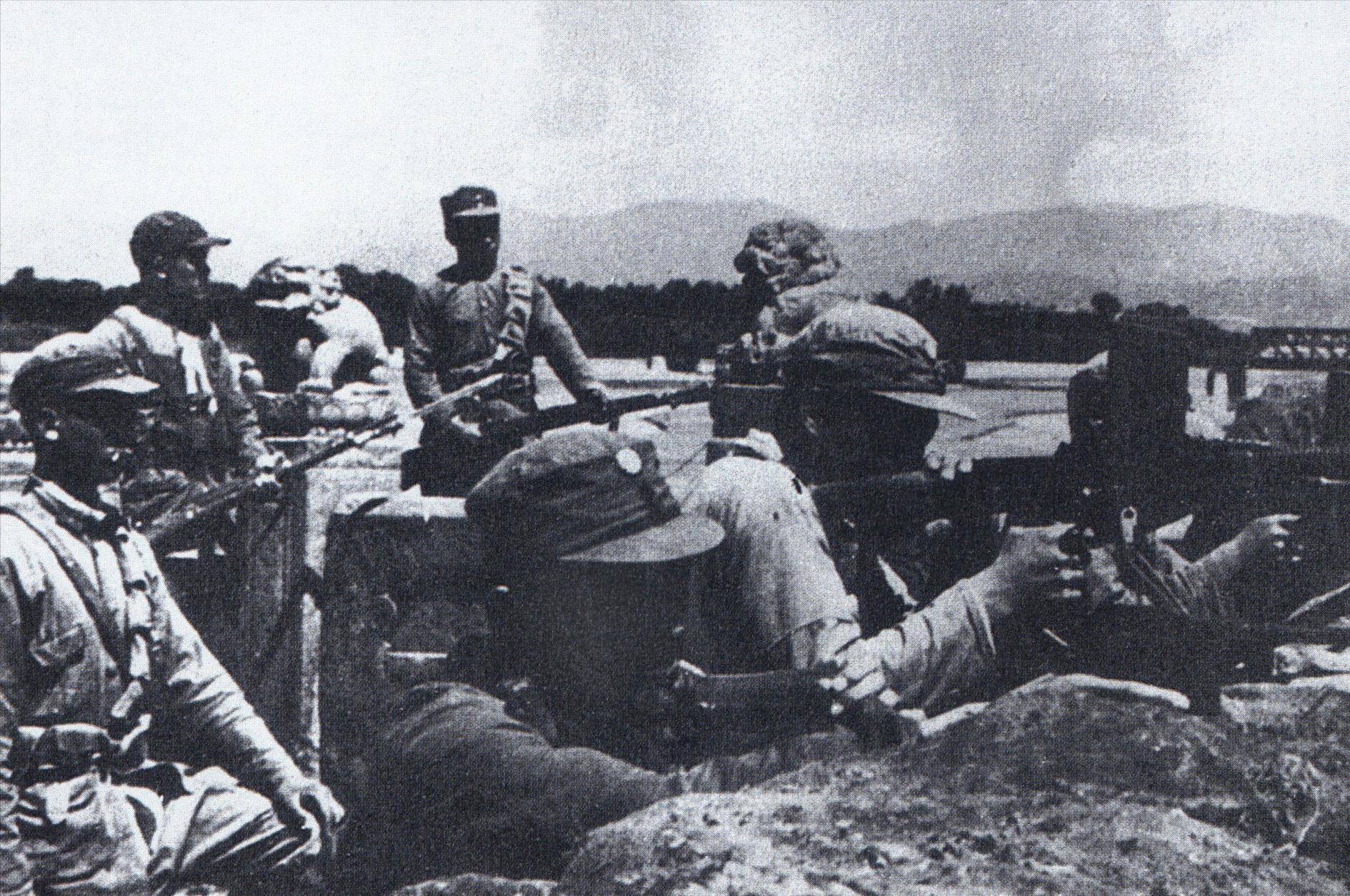 张自忠:2次枪毙自己的救命恩人,49岁以身殉国,妻子绝食7日而死_将军