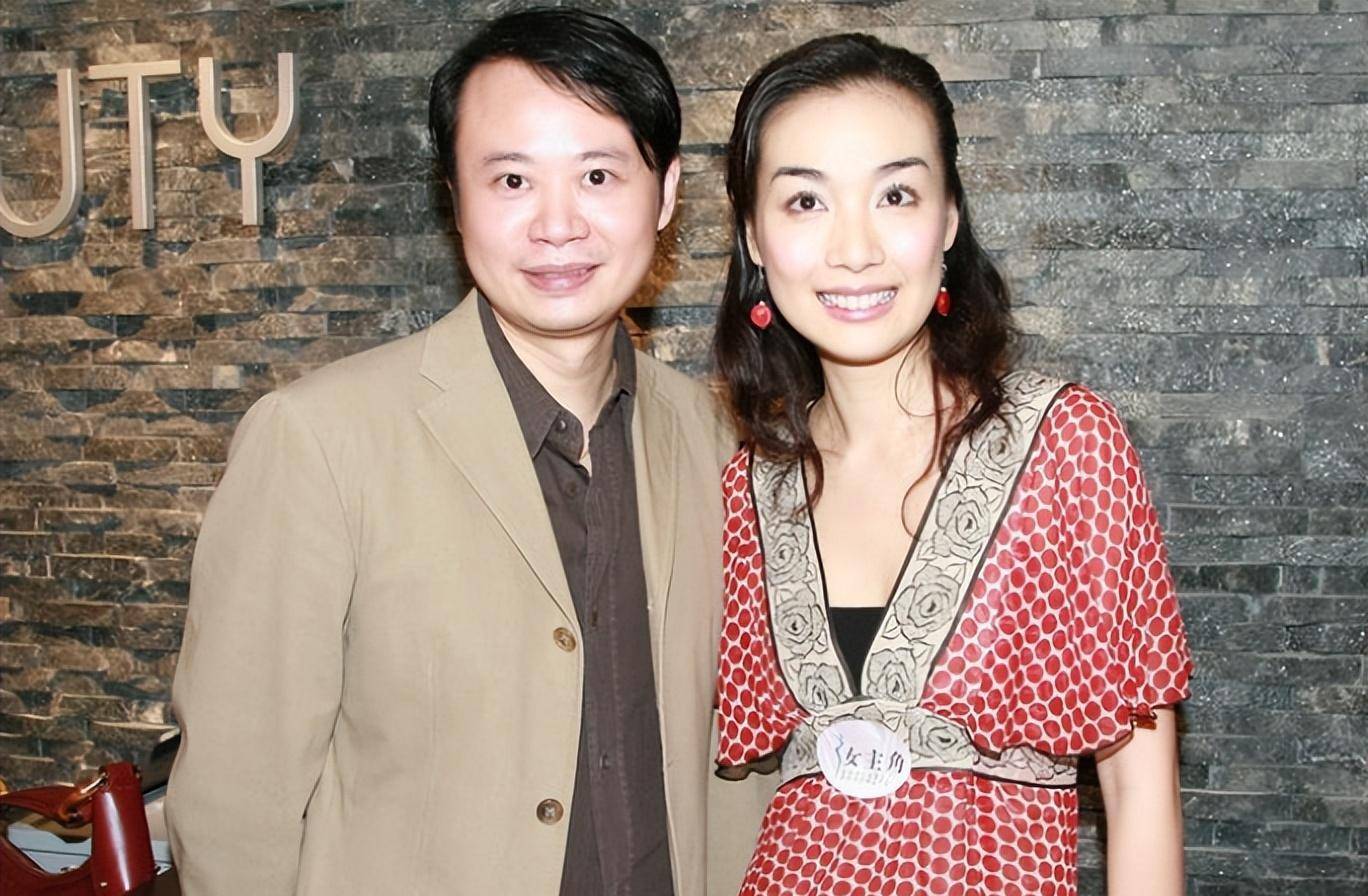 tvb视后主演电影上映,吴君如弟弟携母支持,离婚7年关