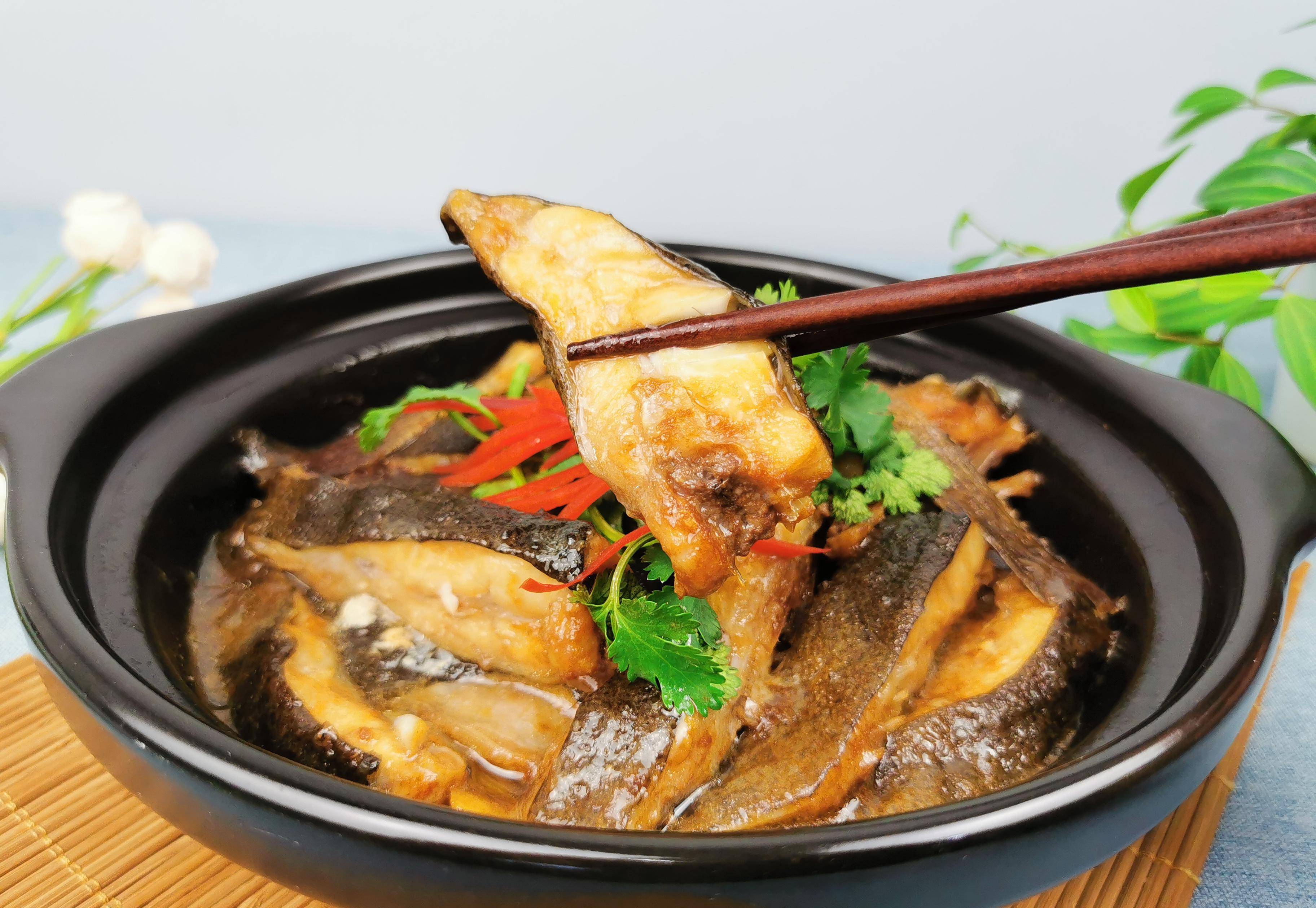 推荐食谱【砂锅焗多宝鱼】小孩子多吃鱼,可以补充优质蛋白质,dha