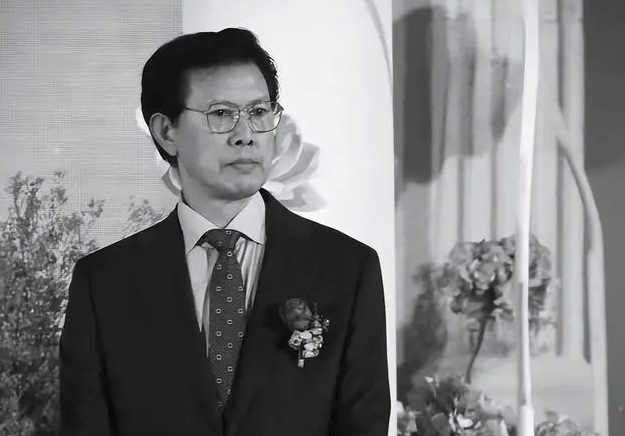 张友生退役后,成为江苏男排的主教练,继续为中国排球事业尽心尽力.