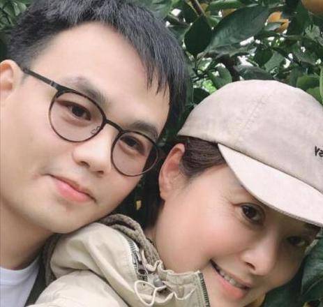 袁立:闪婚赵岭,二婚嫁老外,三婚嫁小11岁诗人,热衷公益_梁太平_生活