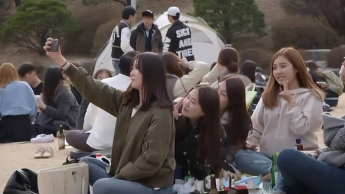 巨额贷款逼疯韩国年轻人，物质主义下，韩国该何去何从？_搜狐网