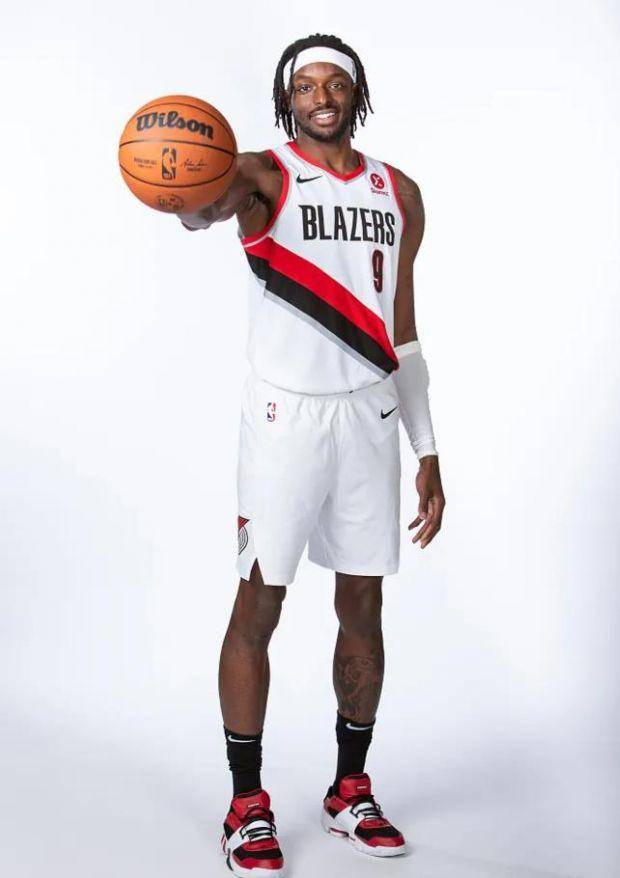 格兰特29岁,身高203cm,体重95.