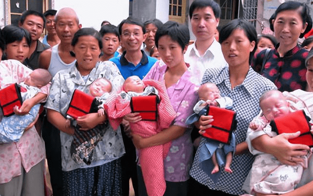 中国首例五胞胎现状:父亲劳累过世,母亲直言如果重选,一个不要