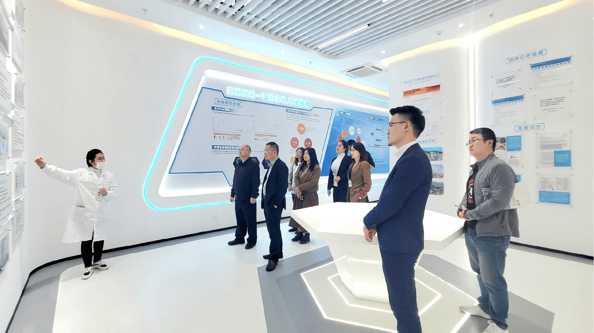 热烈欢迎龙岩市各级领导一行莅临星际诺康参观指导_细胞_智能_企业