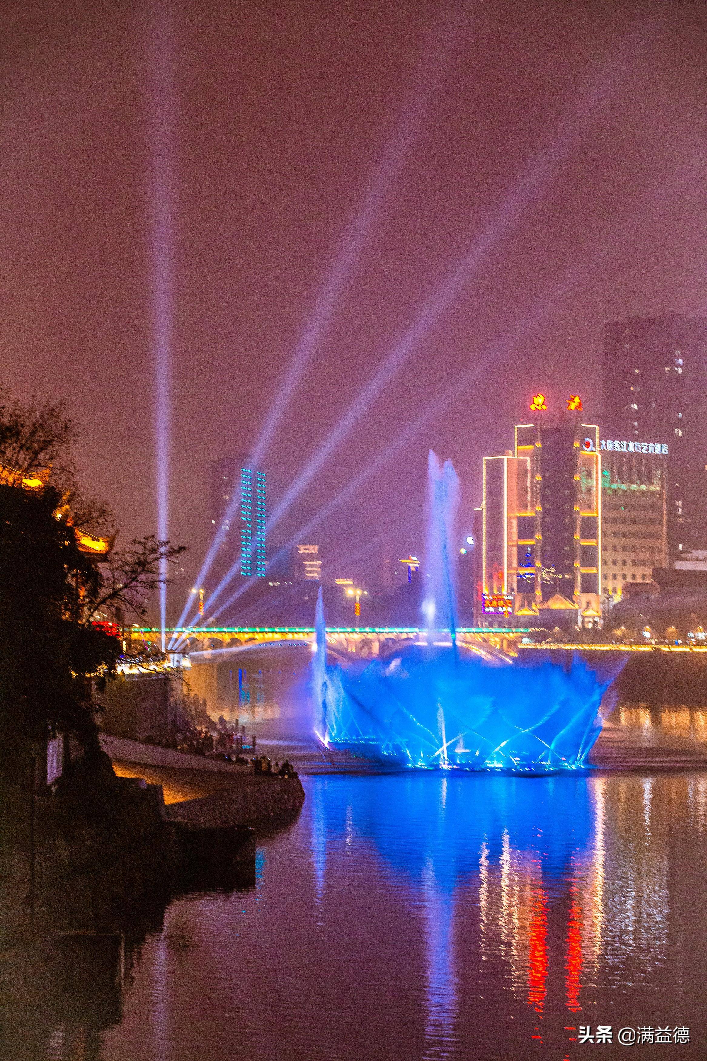 低涌夜景图片