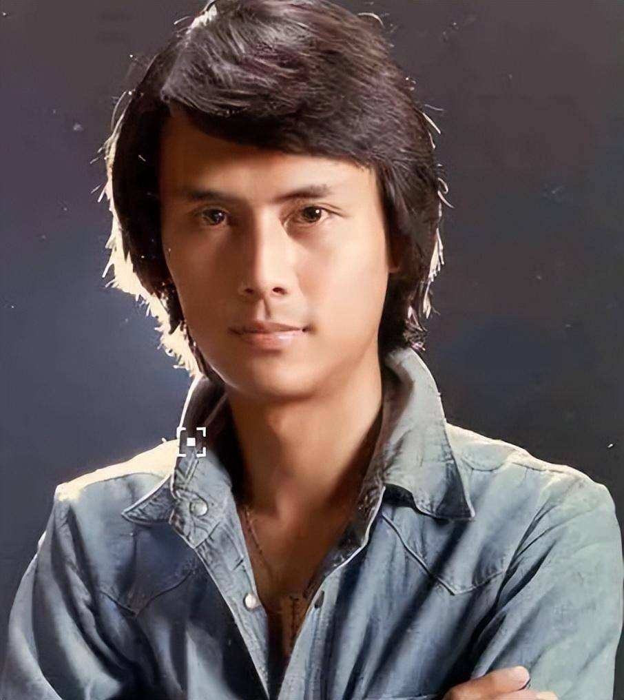 家里人希望刘德凯将来能够继承他们的衣钵,成为一名演员或是从事演艺