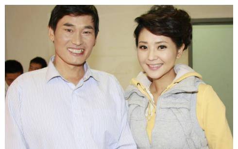 电视"临时工"主持,后来离开电视,今又被电视高薪聘回_方琼_娱乐_老公